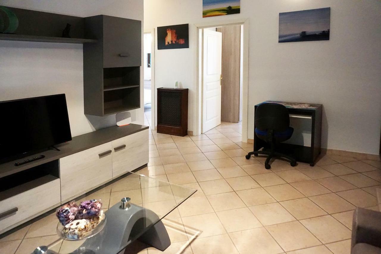 Finalborgo Location Apartment ฟีนาเลลีกูเร ภายนอก รูปภาพ